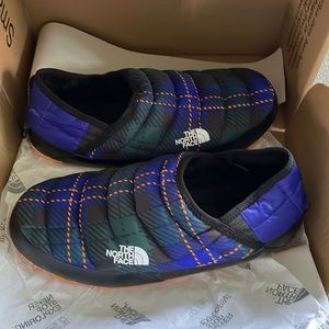 North face tartan plaid slippers men’s